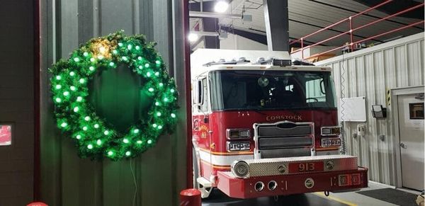 Wreath 4 Picture of the green wreath in front of the fire station
